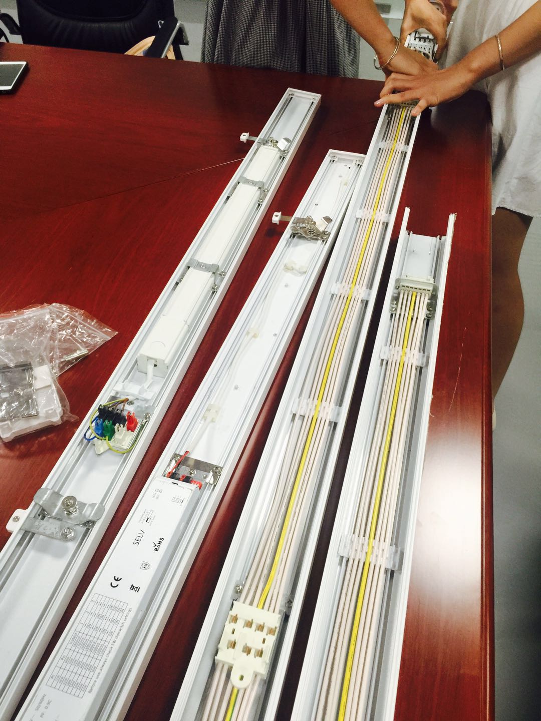 linear lighting.jpg linear lighting.jpg